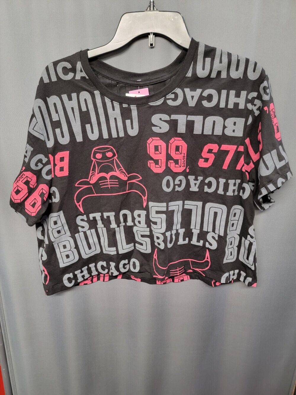 NBA CHICAGO BULLS Women XL Black Allover Print Cropped Top T-Shirt NEW B30.1